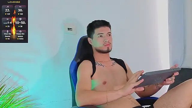 EdwardRoss  online show from March 18, 9:26 pm