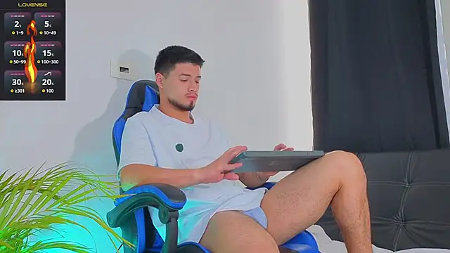 EdwardRoss  online show from October 28, 8:08 pm