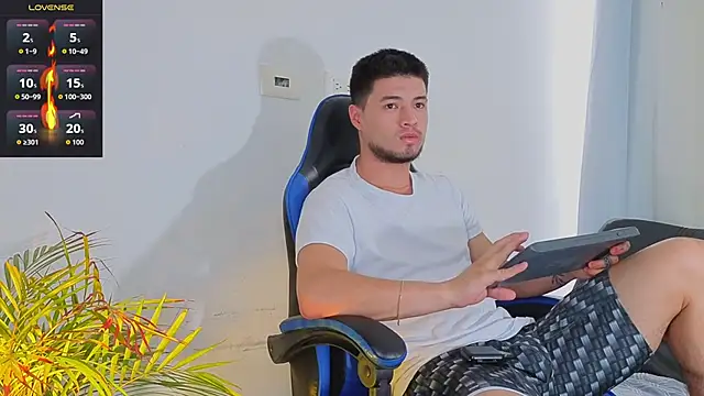 EdwardRoss  online show from March 23, 7:36 pm