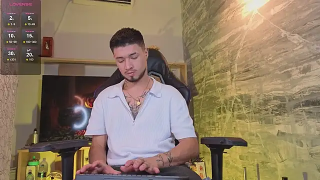 EdwardRoss  online show from June 12, 7:44 pm