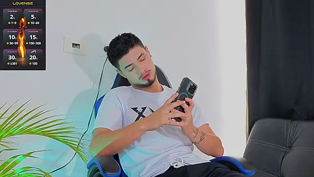 EdwardRoss  online show from November 29, 8:42 pm