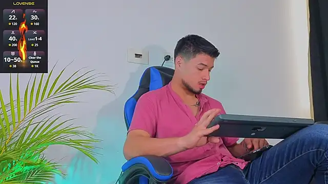 EdwardRoss  online show from October 16, 8:28 pm