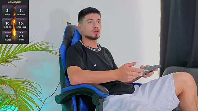 EdwardRoss  online show from November 21, 4:28 pm