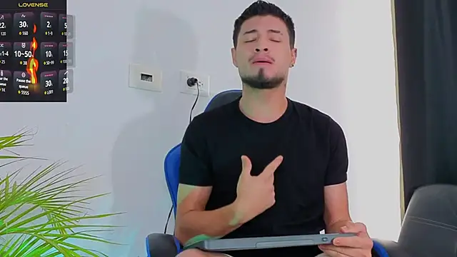 EdwardRoss  online show from November 30, 8:42 pm