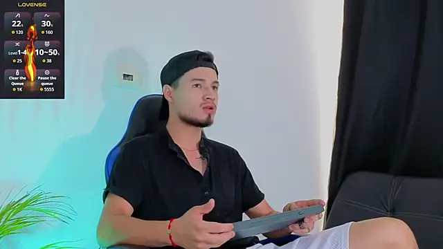 EdwardRoss  online show from January 8, 7:31 pm