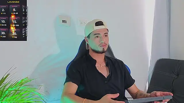 EdwardRoss  online show from February 23, 8:09 pm