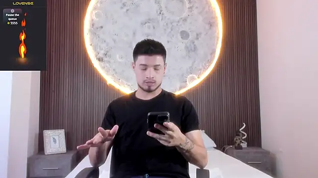 EdwardRoss  online show from December 17, 8:14 pm