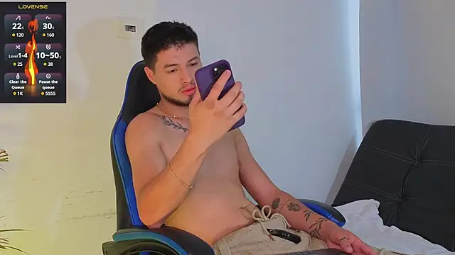 EdwardRoss  online show from April 7, 10:22 pm