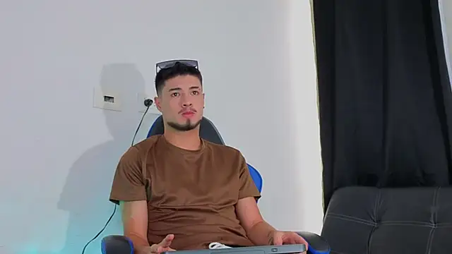 EdwardRoss  online show from November 20, 8:20 pm