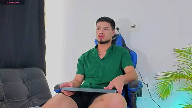 EdwardRoss  online show from November 12, 7:51 pm