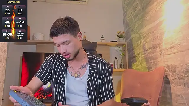 EdwardRoss  online show from June 23, 8:51 pm