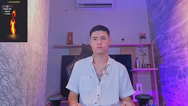 EdwardRoss  online show from June 26, 8:58 pm