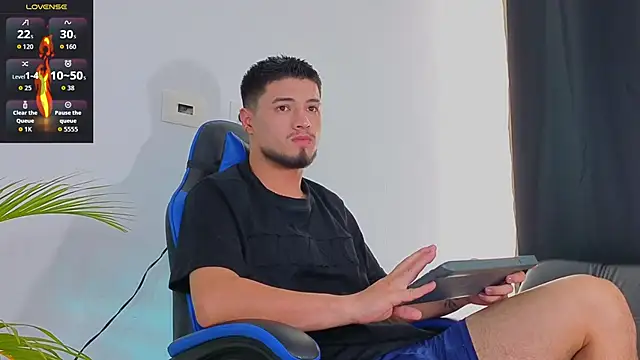 EdwardRoss  online show from November 5, 6:55 pm