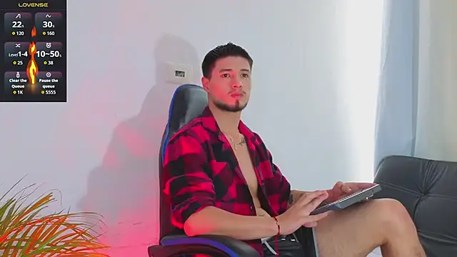 EdwardRoss  online show from February 14, 8:31 pm