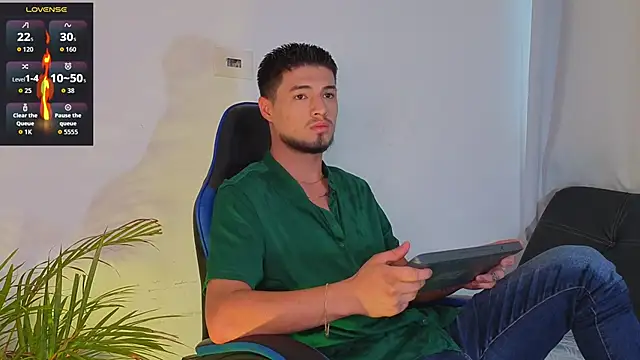 EdwardRoss  online show from April 5, 10:05 pm