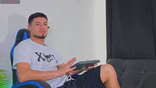 EdwardRoss  online show from October 22, 7:24 pm