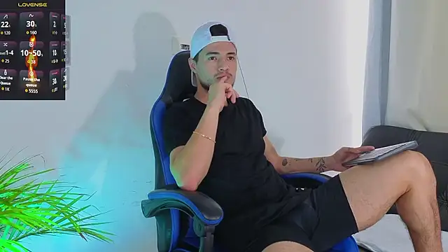 EdwardRoss  online show from February 25, 8:19 pm