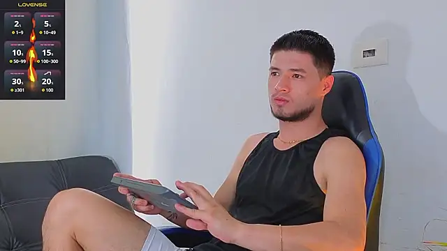 EdwardRoss  online show from March 20, 7:26 pm