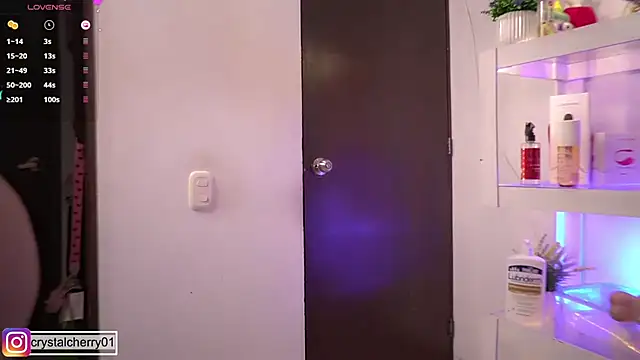 crystalcherr online show from October 12, 2:40 pm