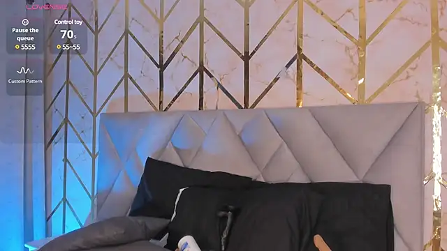 Arianabromw online show from March 4, 7:01 pm