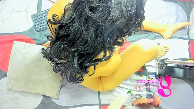 kaiagerbes3 online show from December 4, 9:25 pm