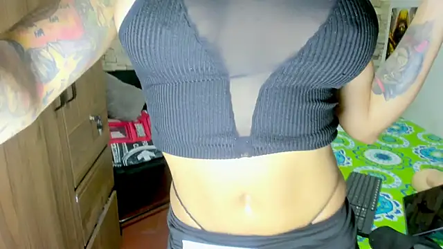 Snapshot of kaiagerbes3 chatting on February 14, 6:52 pm kaiagerbes3 online show from February 14, 6:52 pm