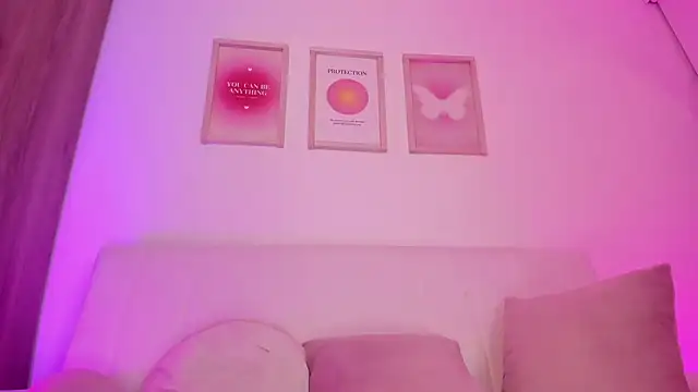 Steff London online show from March 8, 4:56 am