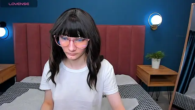 Snapshot of Lili_flowerr chatting on March 11, 8:19 am Lili flowerr online show from March 11, 8:19 am