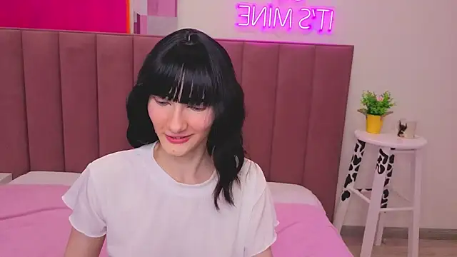 Snapshot of Lili_flowerr chatting on June 16, 11:54 am Lili flowerr online show from June 16, 11:54 am