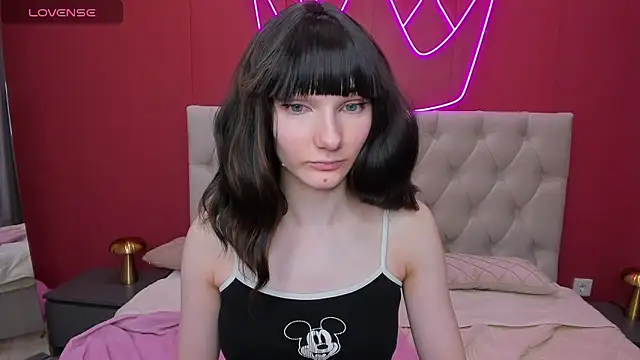 Snapshot of Lili_flowerr chatting on February 27, 7:19 am Lili flowerr online show from February 27, 7:19 am