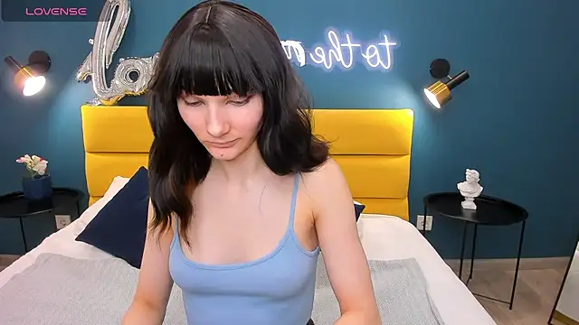 Snapshot of Lili_flowerr chatting on February 26, 6:51 am Lili flowerr online show from February 26, 6:51 am