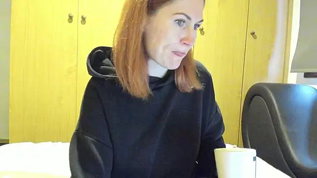 Snapshot of Sheandhim23 chatting on February 5, 7:39 am Sheandhim23 online show from February 5, 7:39 am