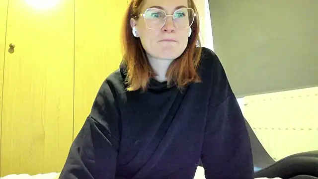 Snapshot of Sheandhim23 chatting on March 15, 9:19 am Sheandhim23 online show from March 15, 9:19 am