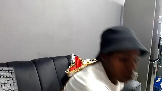 LongPussyLipsxx online show from October 25, 3:45 pm