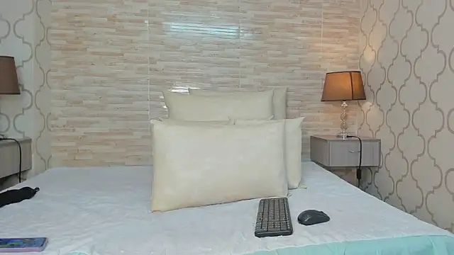 Snapshot of ZoeSmitth chatting on February 22, 12:18 pm ZoeSmitth online show from February 22, 12:18 pm