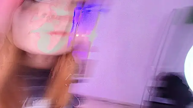 Fluffy Bubble21 online show from May 23, 4:22 am
