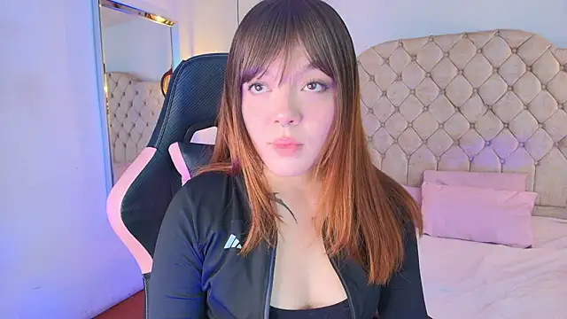 Fluffy Bubble21 online show from March 7, 4:30 am