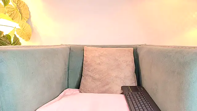 Snapshot of Fluffy_Bubble21 chatting on September 25, 3:23 am Fluffy Bubble21 online show from September 25, 3:23 am
