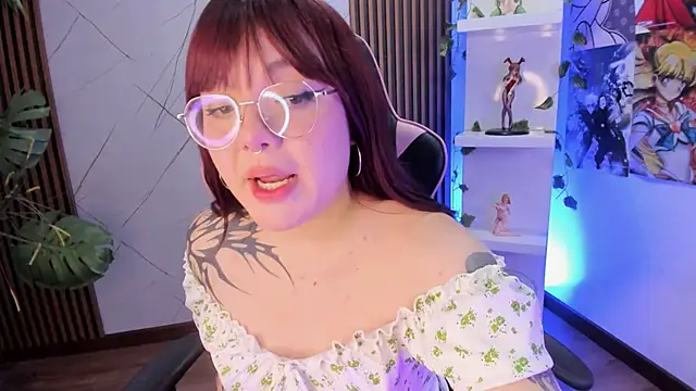 Snapshot of Fluffy_Bubble21 chatting on February 17, 7:15 am Fluffy Bubble21 online show from February 17, 7:15 am