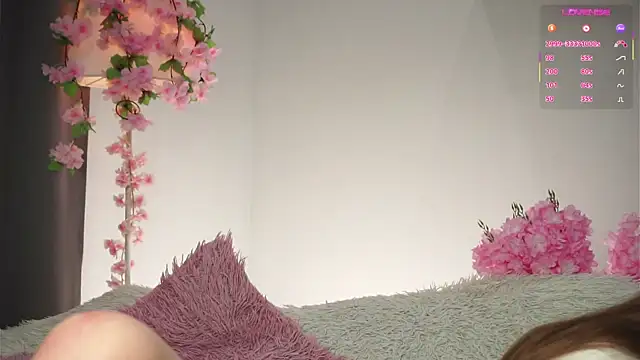 Snapshot of AmiLewis chatting on December 14, 1:12 am AmiLewis online show from December 14, 1:12 am