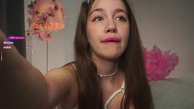 AmiLewis online show from September 26, 1:12 am