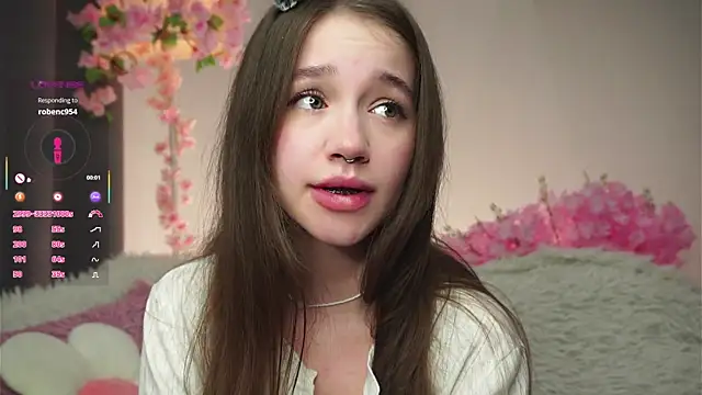 Snapshot of AmiLewis chatting on November 9, 1:09 am AmiLewis online show from November 9, 1:09 am