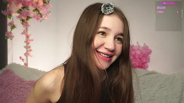 Snapshot of AmiLewis chatting on December 3, 1:17 am AmiLewis online show from December 3, 1:17 am