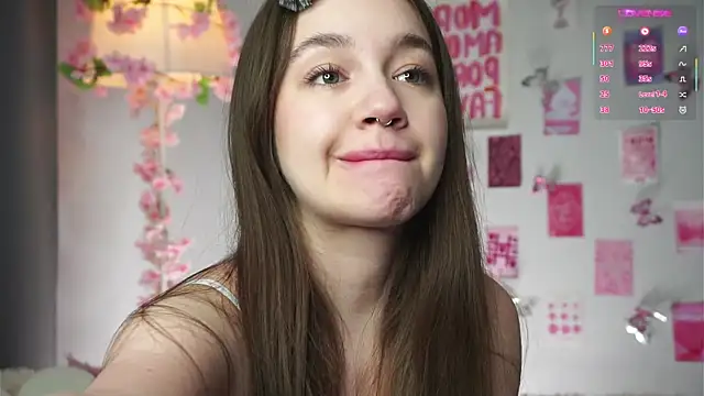 Snapshot of AmiLewis chatting on February 13, 1:05 am AmiLewis online show from February 13, 1:05 am