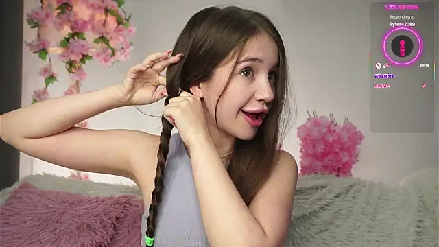 Snapshot of AmiLewis chatting on December 5, 1:16 am AmiLewis online show from December 5, 1:16 am