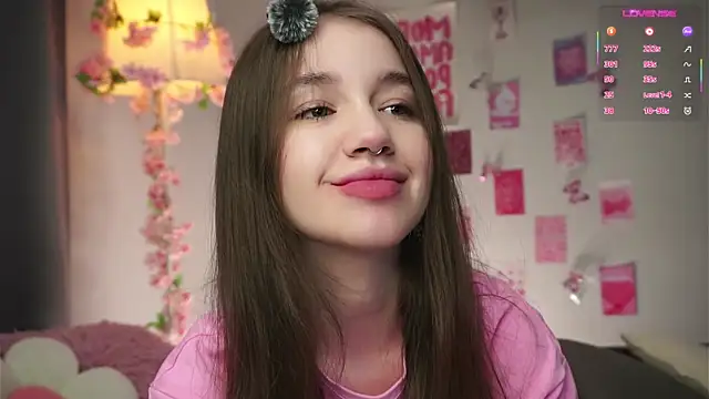 Snapshot of AmiLewis chatting on February 14, 1:06 am AmiLewis online show from February 14, 1:06 am