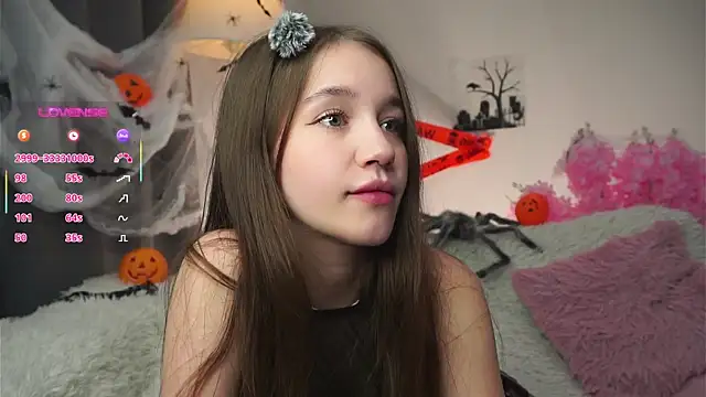 Snapshot of AmiLewis chatting on October 29, 1:15 am AmiLewis online show from October 29, 1:15 am