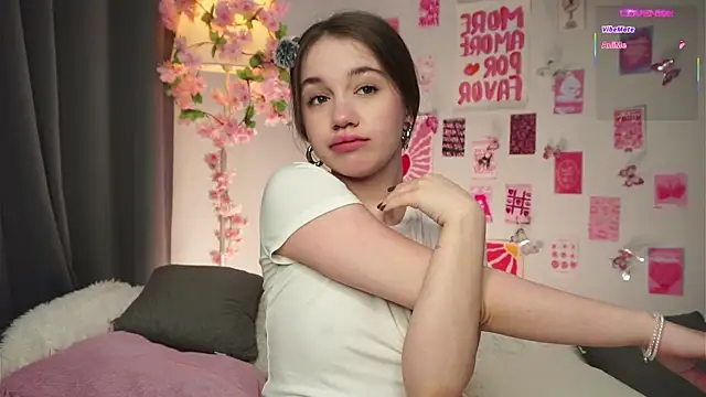 Snapshot of AmiLewis chatting on January 13, 1:09 am AmiLewis online show from January 13, 1:09 am