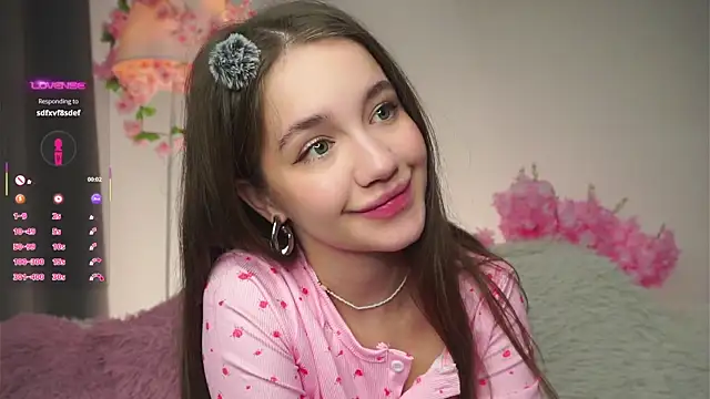 Snapshot of AmiLewis chatting on October 28, 1:17 am AmiLewis online show from October 28, 1:17 am