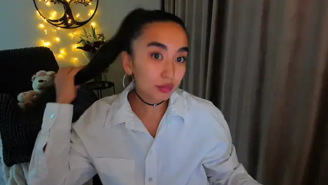 worldofkim online show from February 19, 8:39 pm